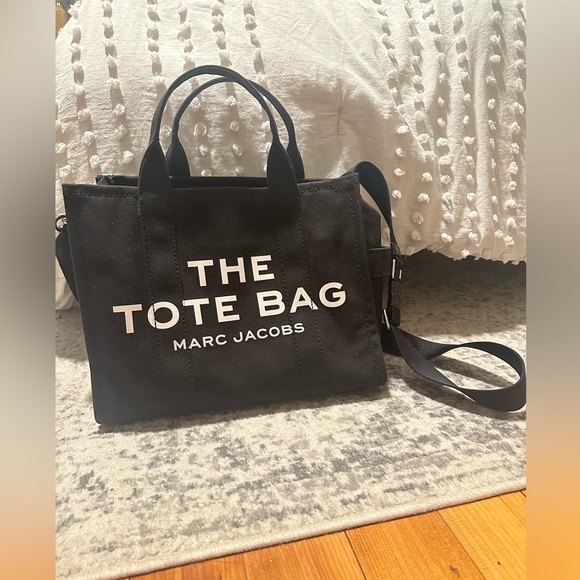Marc Jacobs Handbags - Marc Jacobs the Medium Tote Bag